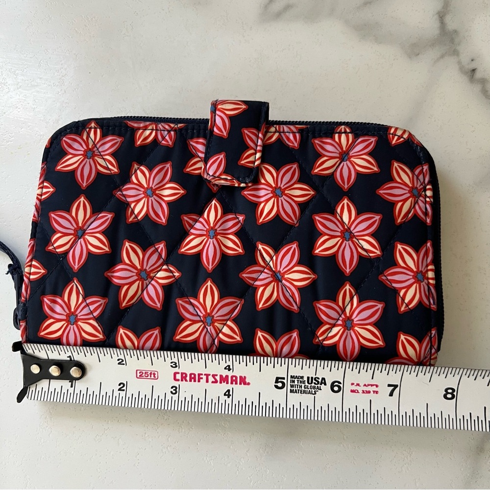 Vera Bradley Quilted Floral Card Slot And Bill Clutch Wallet - Picture 4 of 7